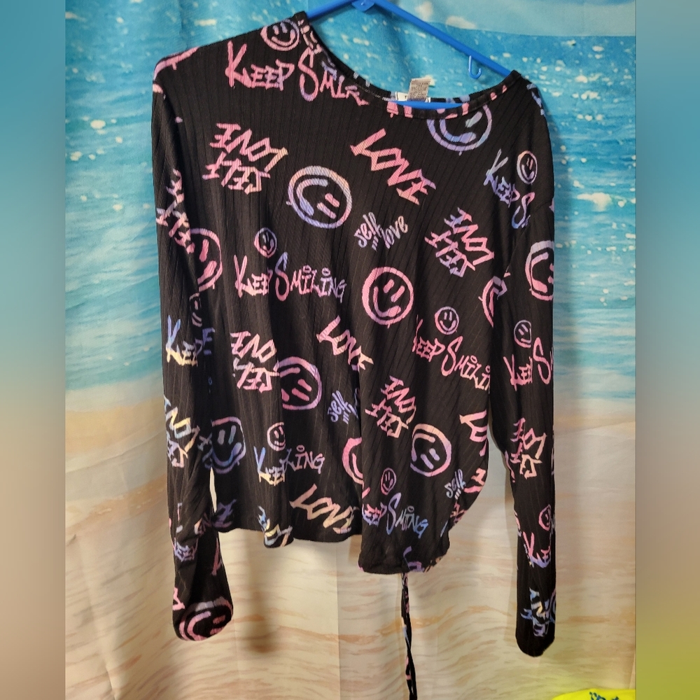 RUE + BLACK LONG SLEEVE GRAFFITI LACE UP BACK SHIRT SIZE 3X NWOT‎